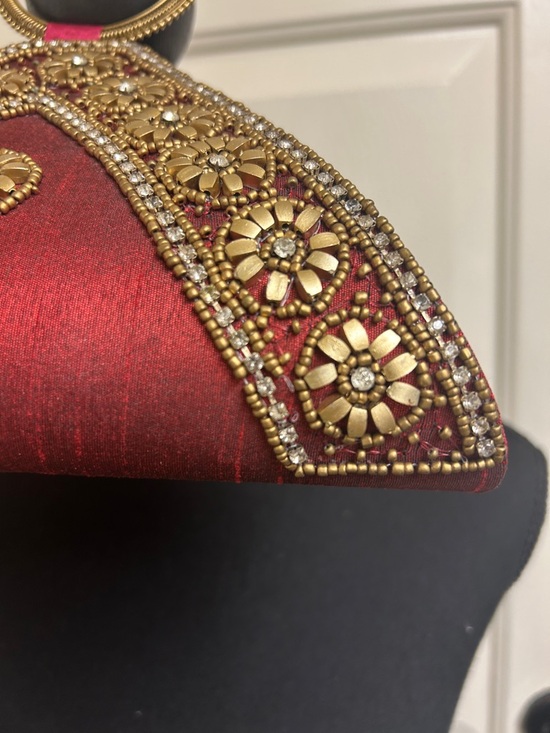 Purse reddish burnt with gold bead design, Very unique design with a gold handle - Picture 4 of 7